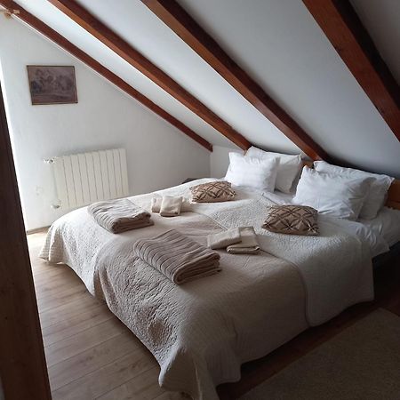 Apartment Ajda Udbina Екстериор снимка