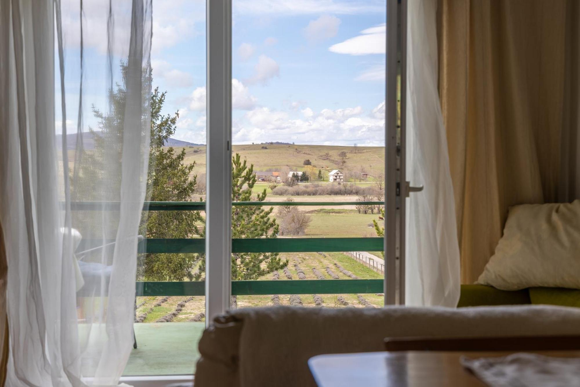 Apartment Ajda Udbina Екстериор снимка