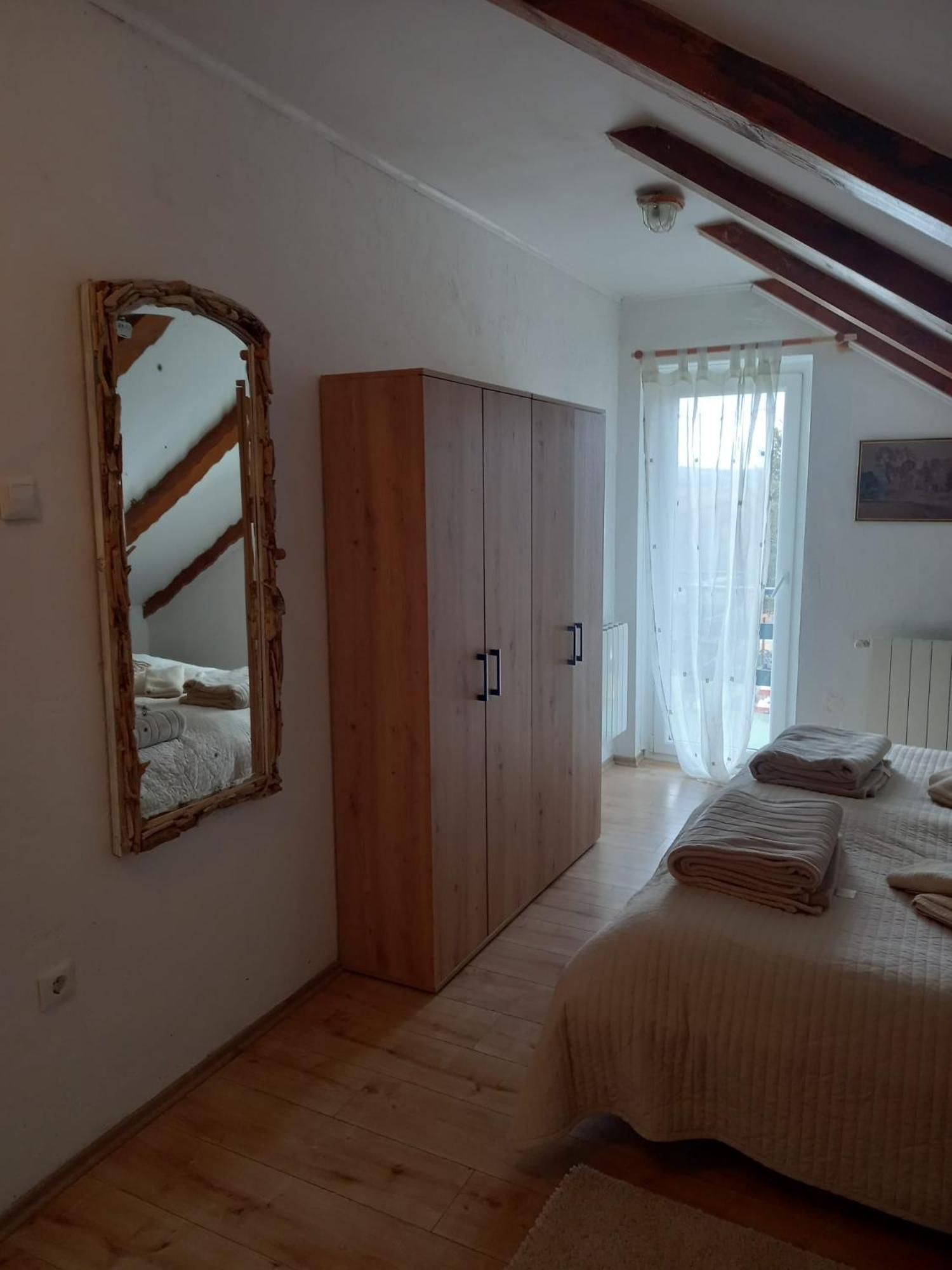 Apartment Ajda Udbina Екстериор снимка