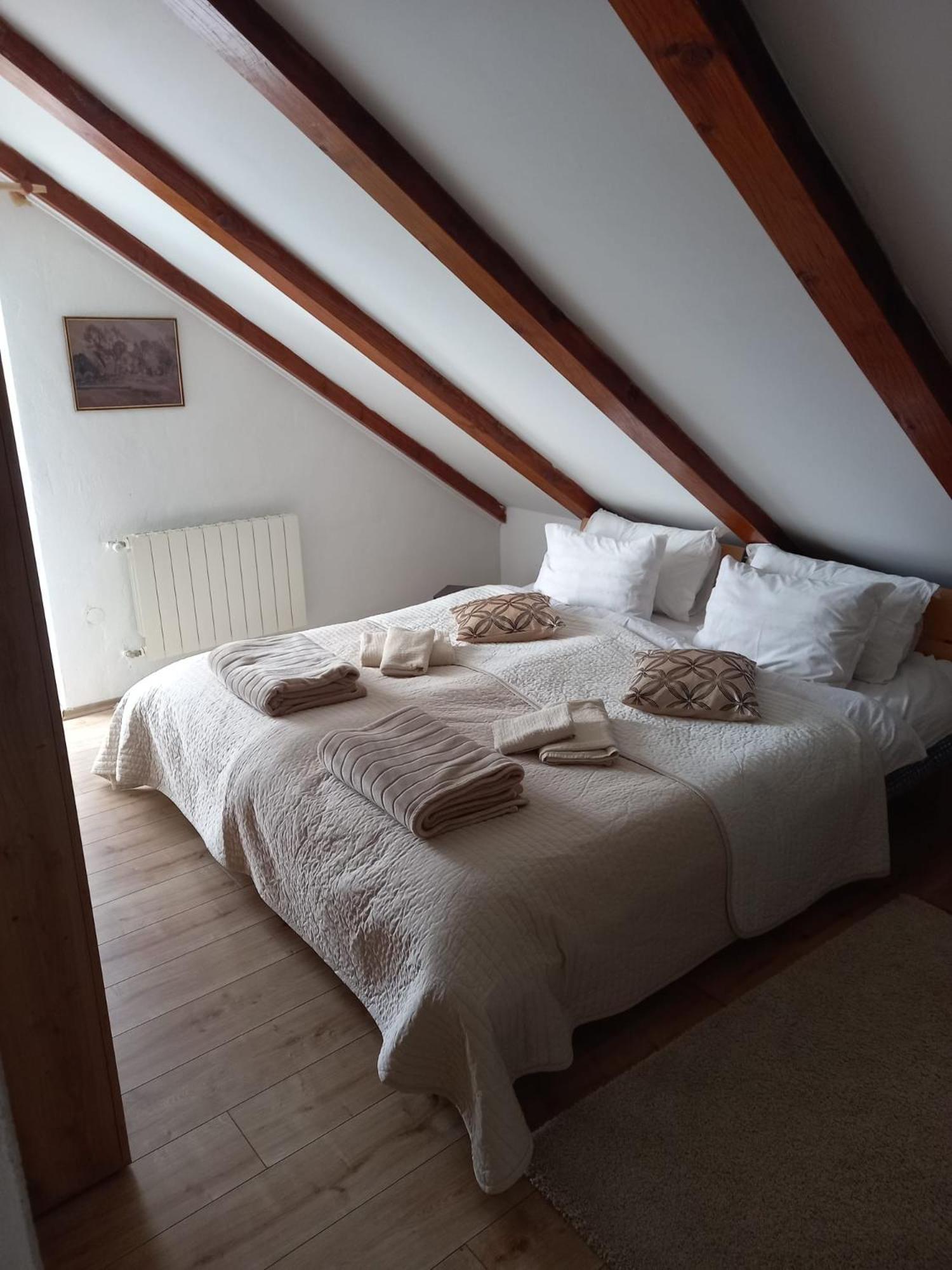 Apartment Ajda Udbina Екстериор снимка